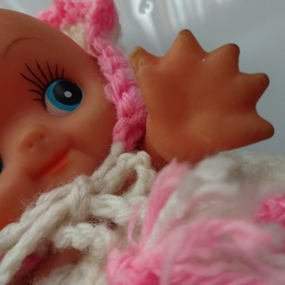 Vtg. Adorable Kewpie like doll in pink - Picture 7 of 10